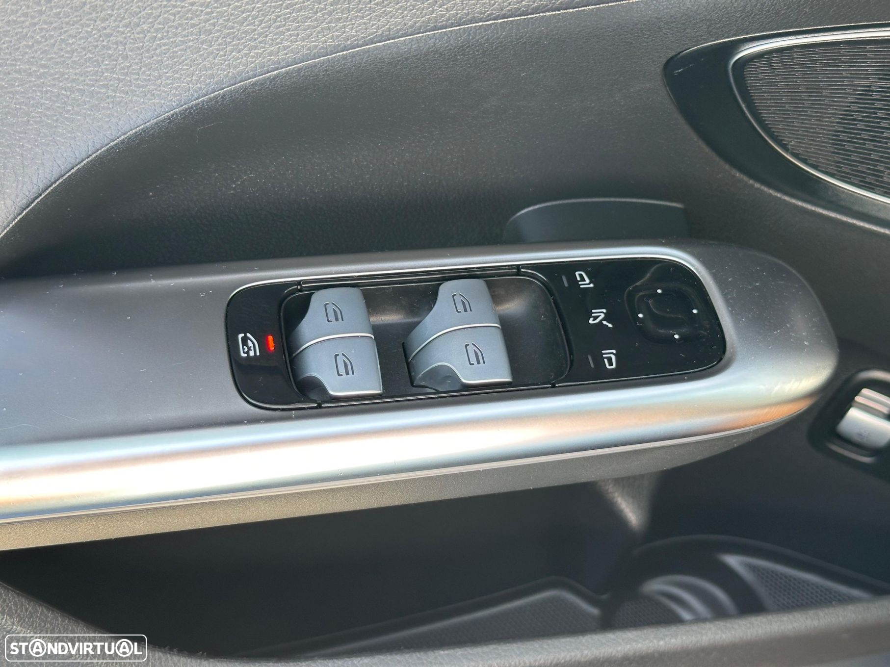 Mercedes-Benz C 300 e AMG Line - 32