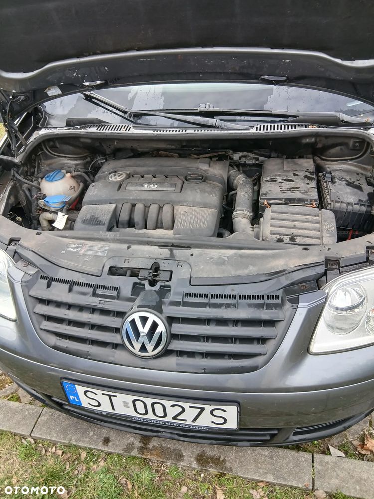 Volkswagen Touran 1.6 Conceptline - 11