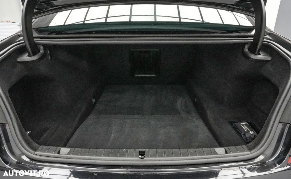 BMW Seria 7 750i xDrive - 36