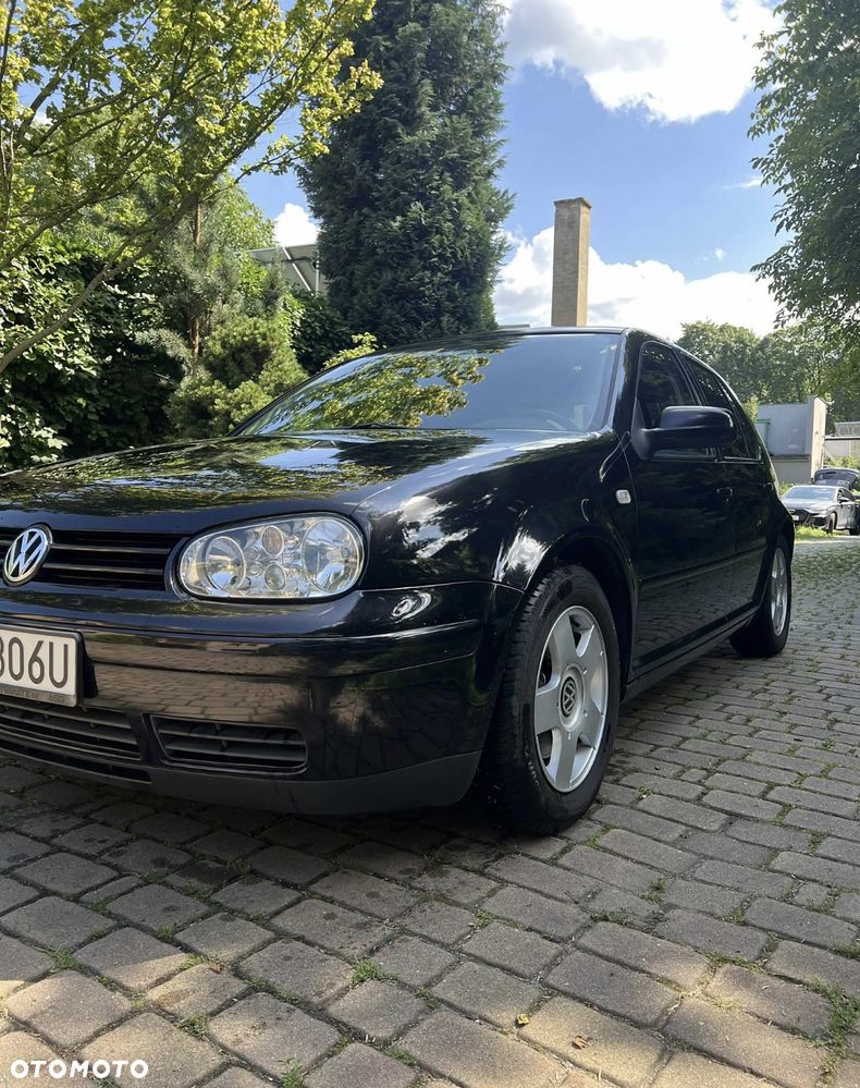 Volkswagen Golf - 1