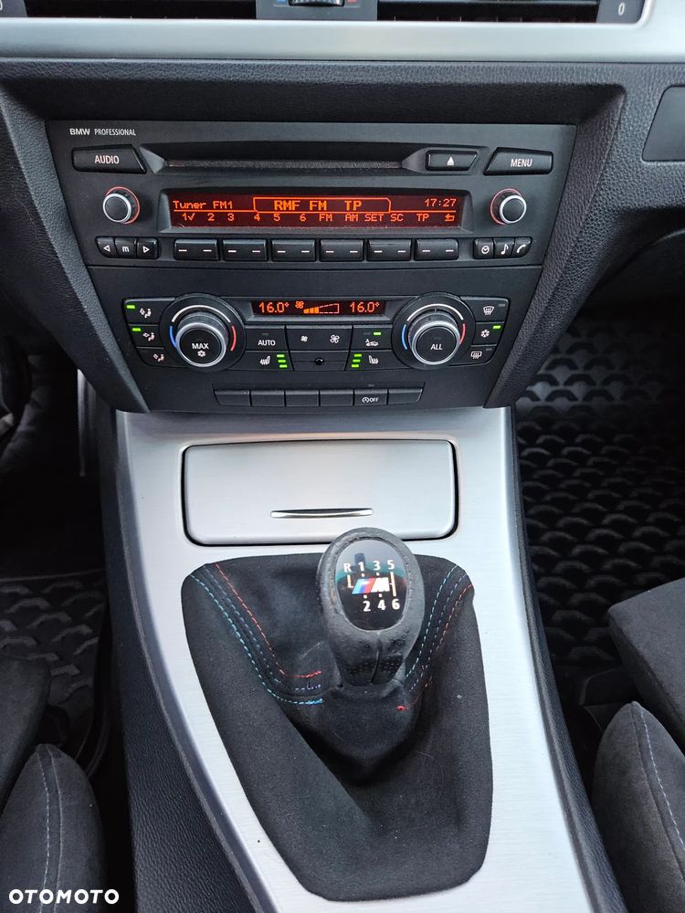 BMW Seria 3 318d M Sport EU6 - 12