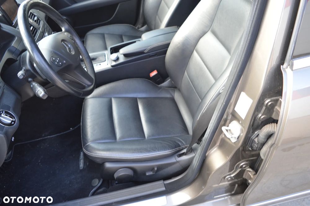 Mercedes-Benz Klasa C 280 7G-TRONIC Avantgarde Sport Edition - 23