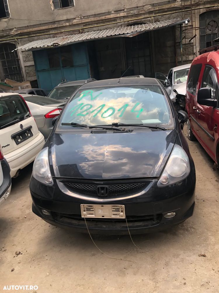 Dezmembrez Honda Jazz negru benzina 2007