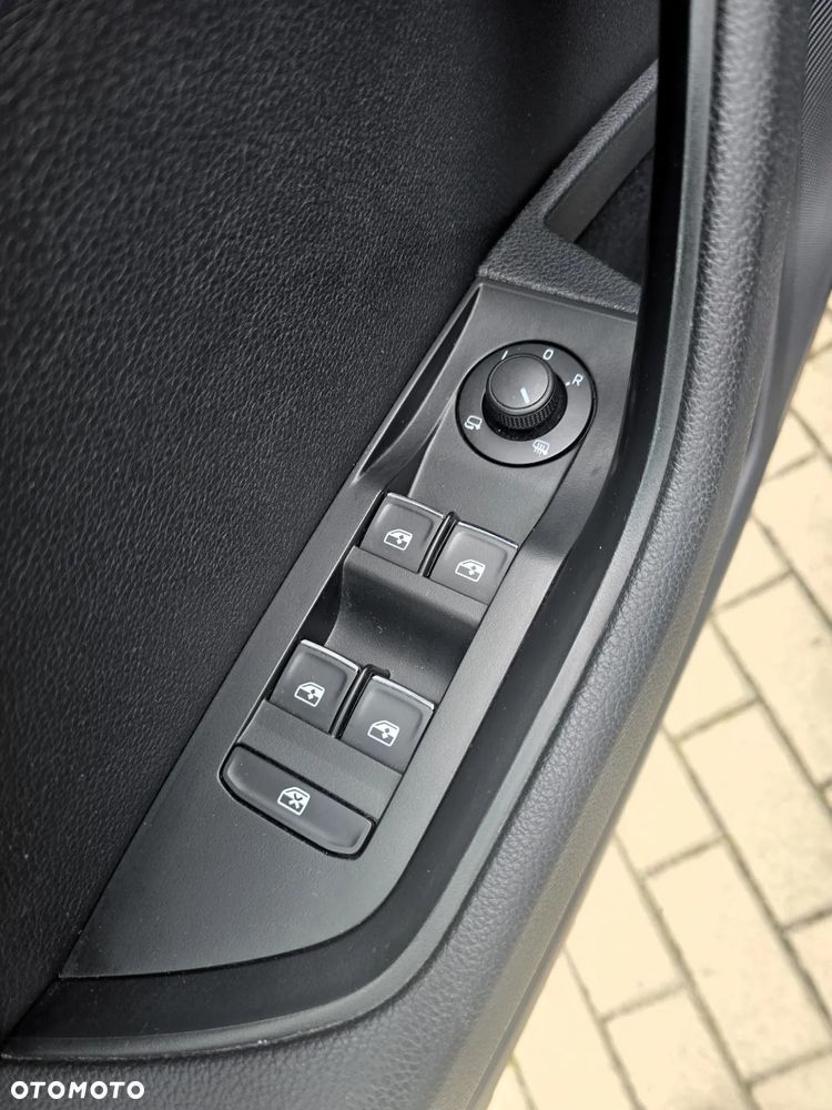 Skoda Superb 2.0 TDI DSG Style - 28