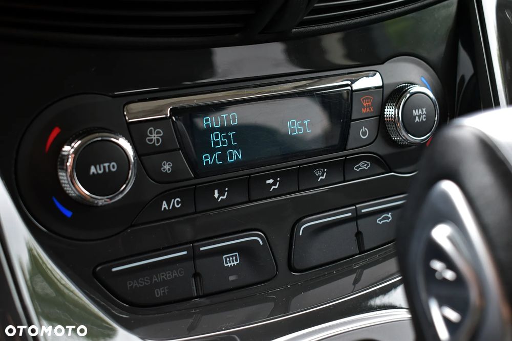 Ford Escape 2.0 EcoBoost AWD Titanium - 15