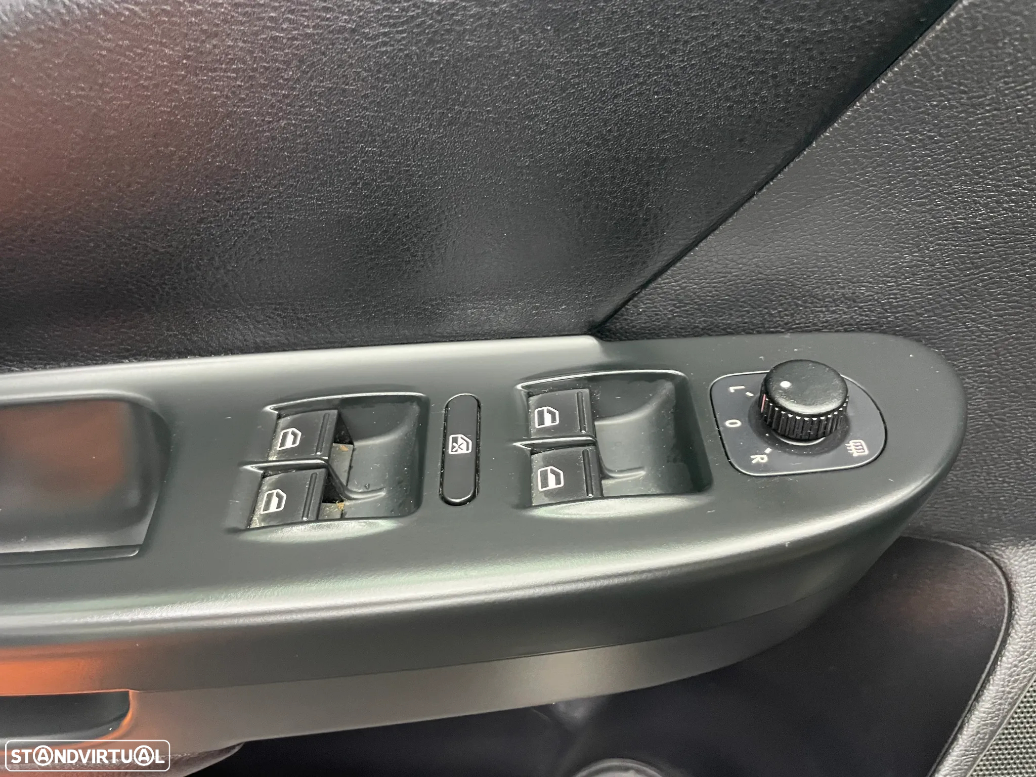 VW Passat Variant 2.0 TDi Highline - 29