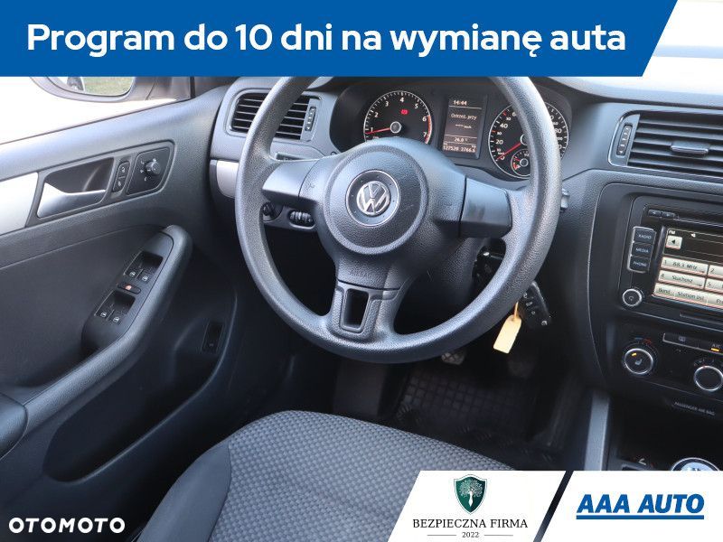 Volkswagen Jetta - 9
