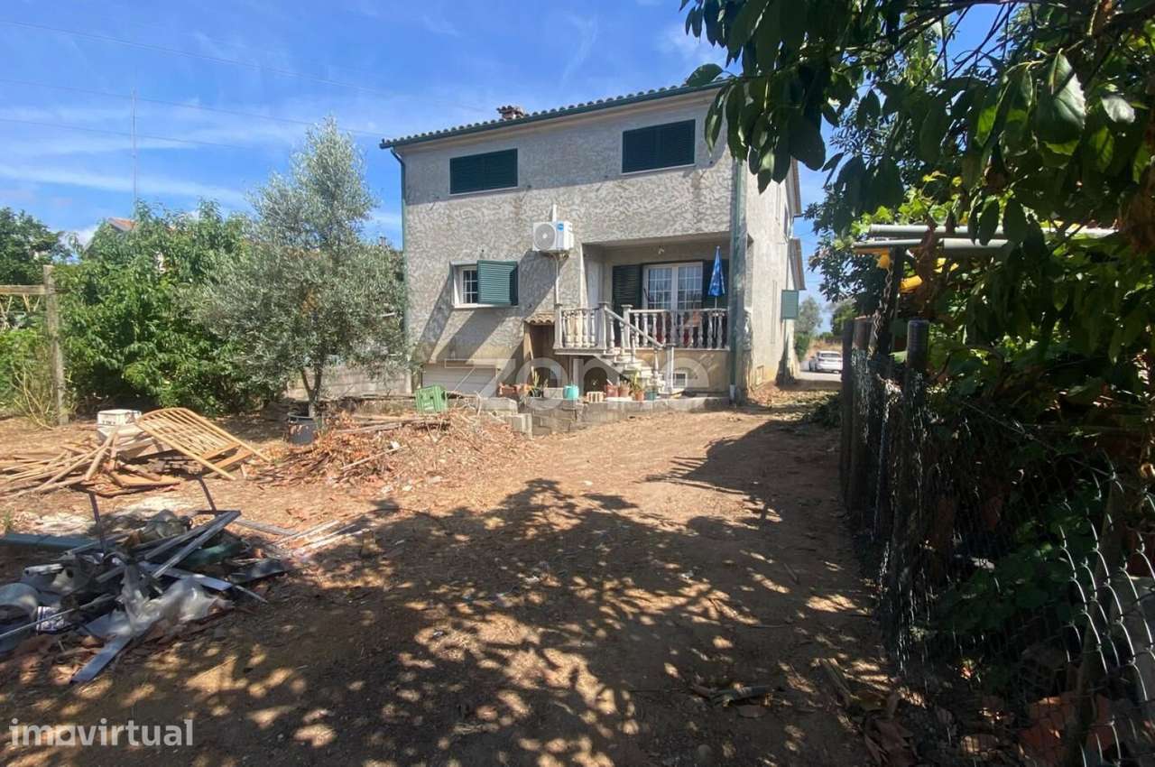 Moradia T3 Totalmente Remodelada com Jardim e Terreno de 400 m² - Grande imagem: 3/38