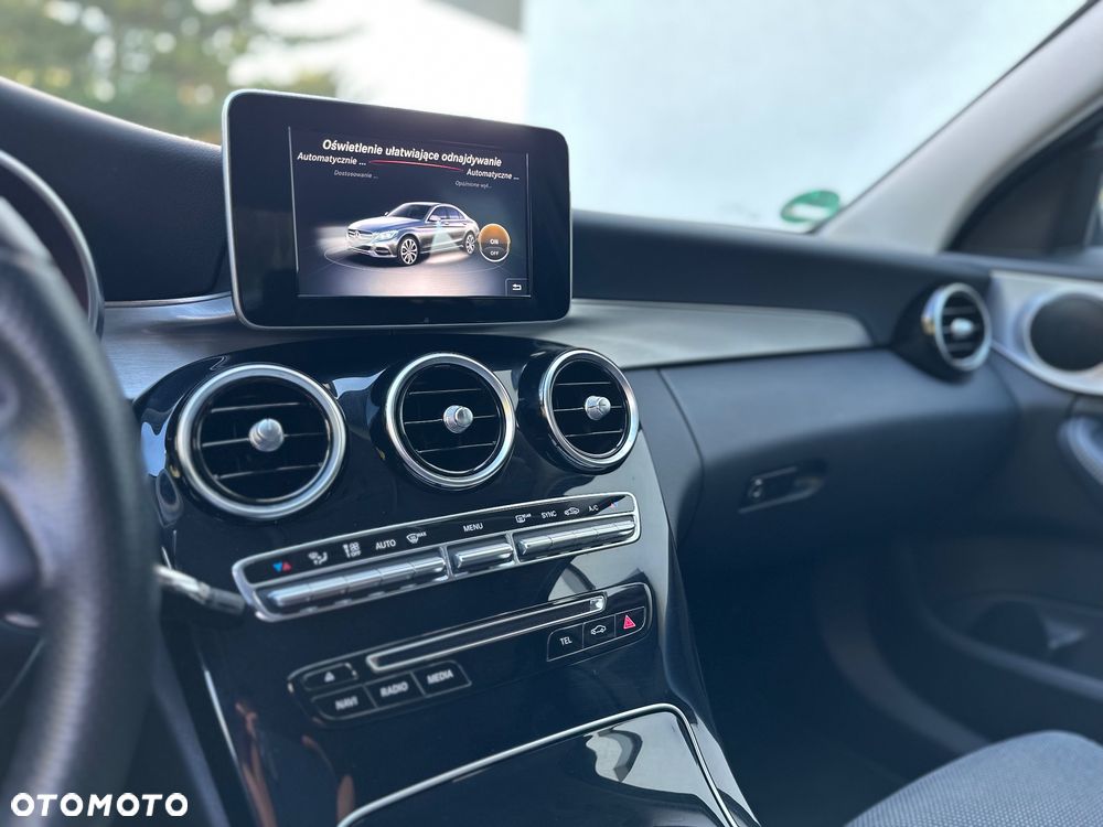 Mercedes-Benz Klasa C 180 T Kompressor Automatik BlueEFFICIENCY Avantgarde - 37