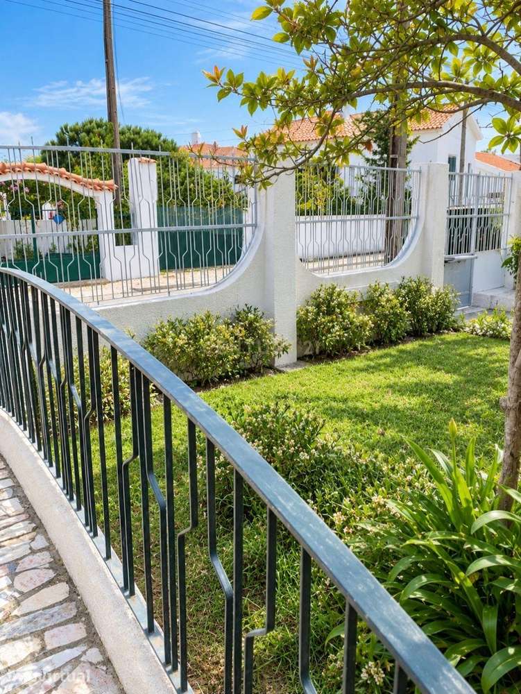 Moradia T4 com Jardim Privativo na Charneca da Caparica – Potencial Ún - Grande imagem: 4/7
