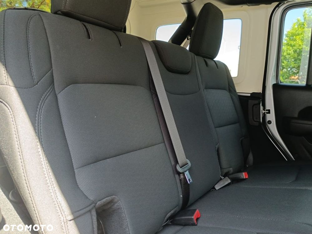 Jeep Wrangler - 24