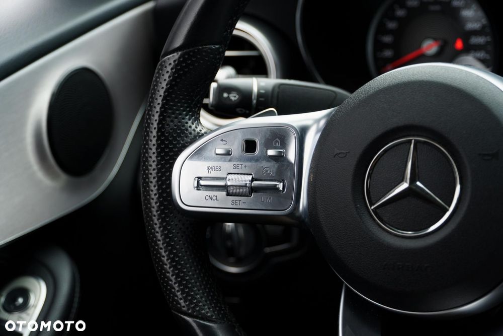 Mercedes-Benz Klasa C 300 9G-TRONIC - 27