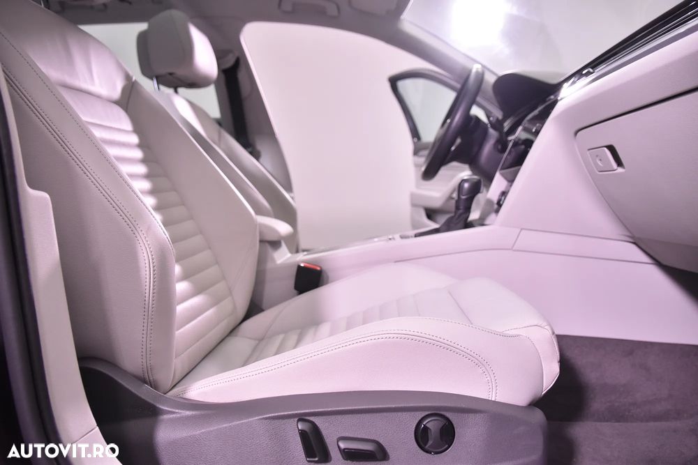 Volkswagen Passat - 11