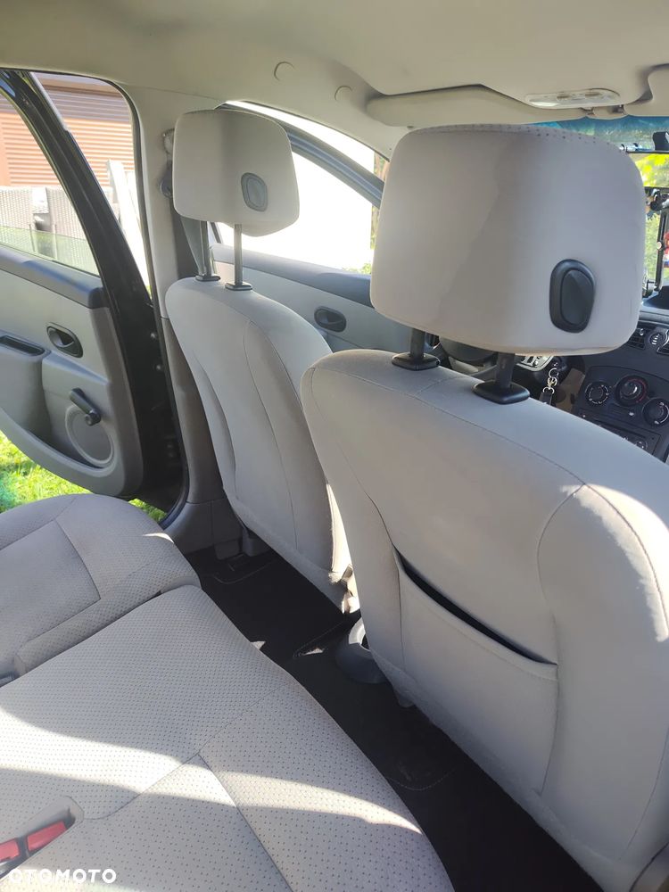 Renault Clio - 17