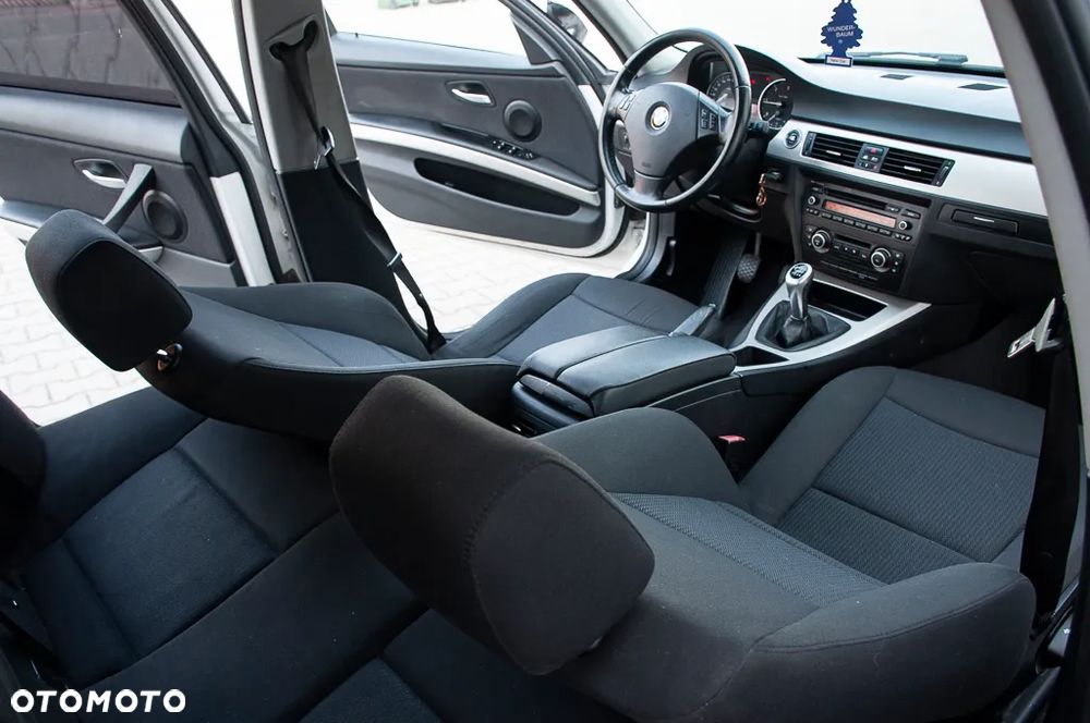 BMW Seria 3 318d Sport Line - 13