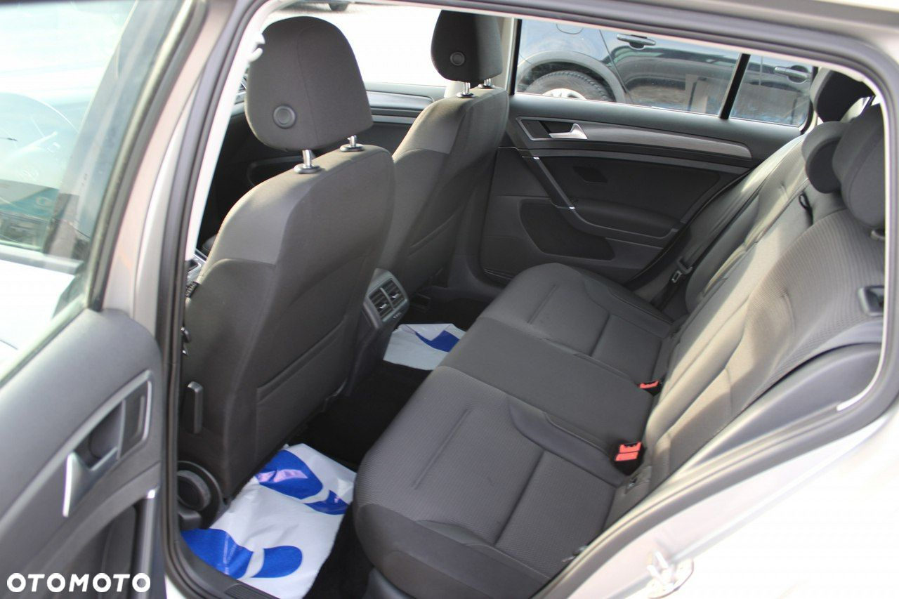 Volkswagen Golf - 18