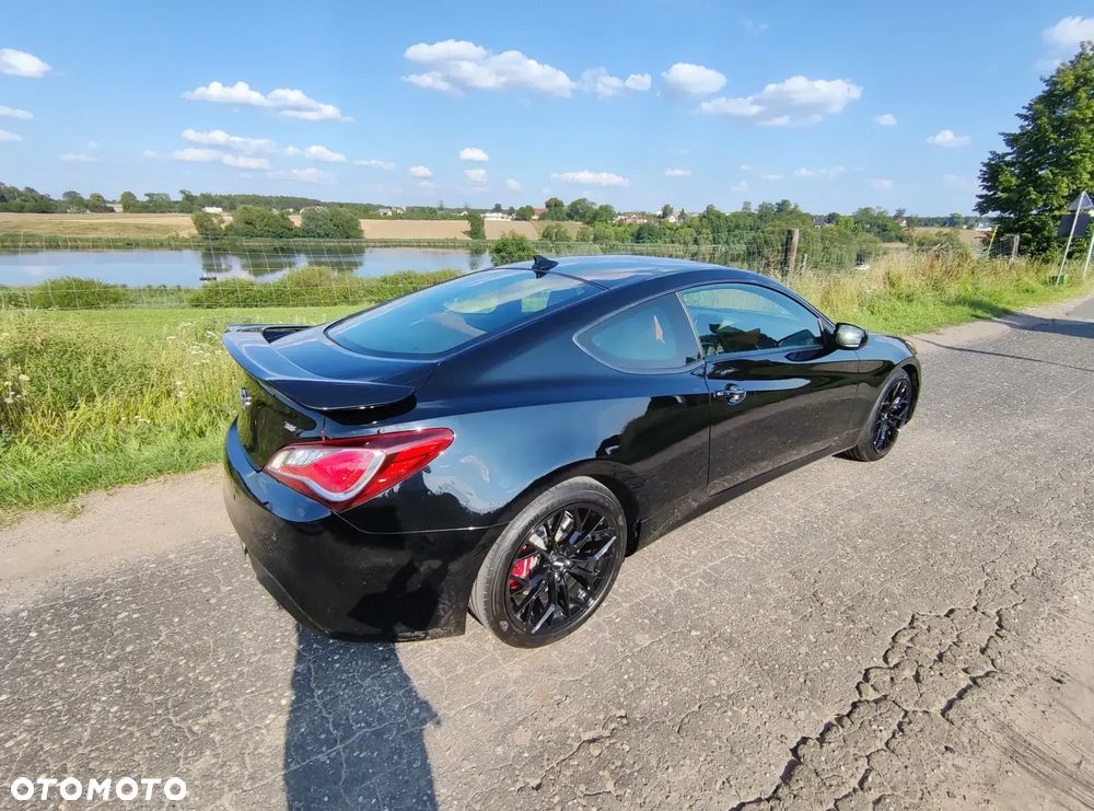 Hyundai Genesis Coupe 3.8 V6 Executive - 5