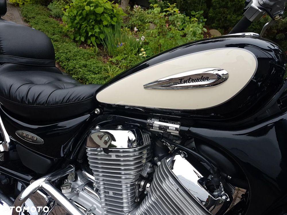Suzuki Intruder - 12