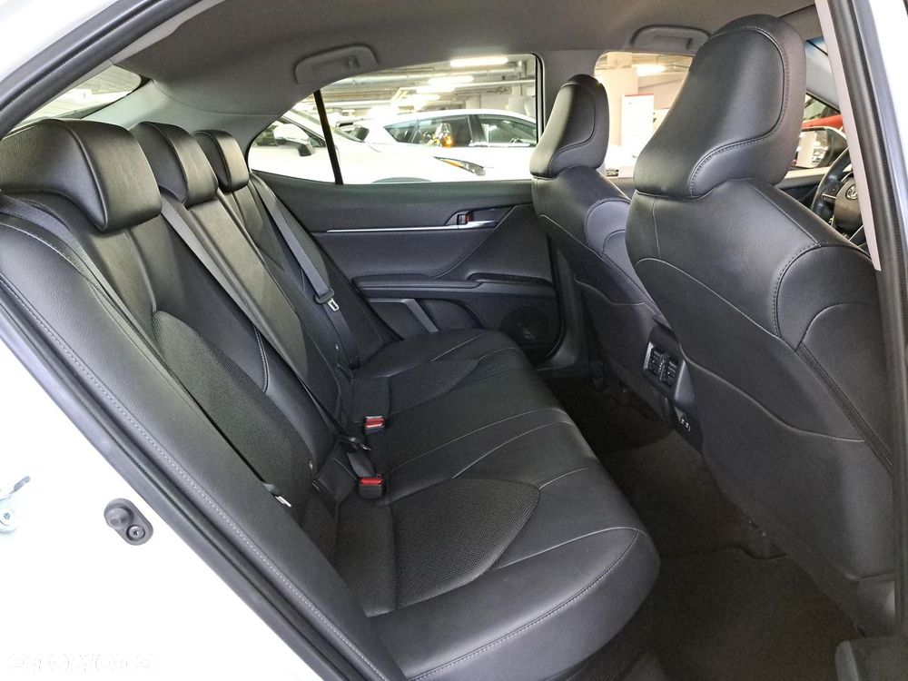Toyota Camry 2.5 Hybrid Executive CVT - 14