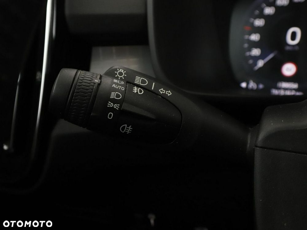 Volvo XC 40 T3 Momentum Pro - 34