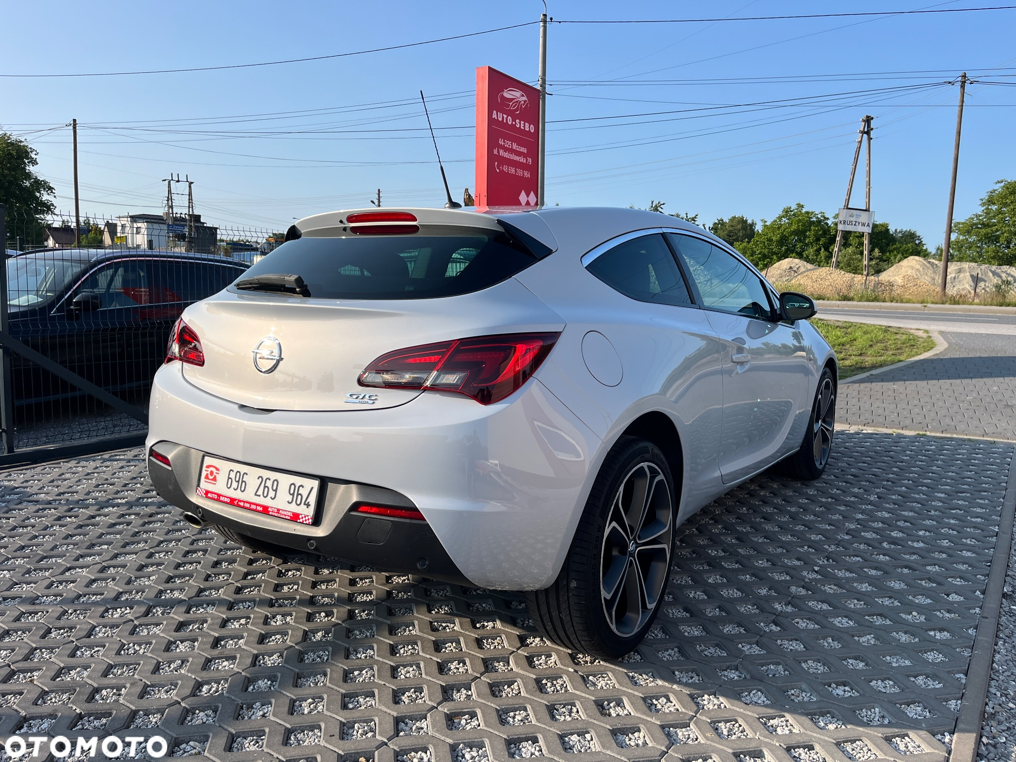 Opel Astra GTC 1.4 Turbo - 11