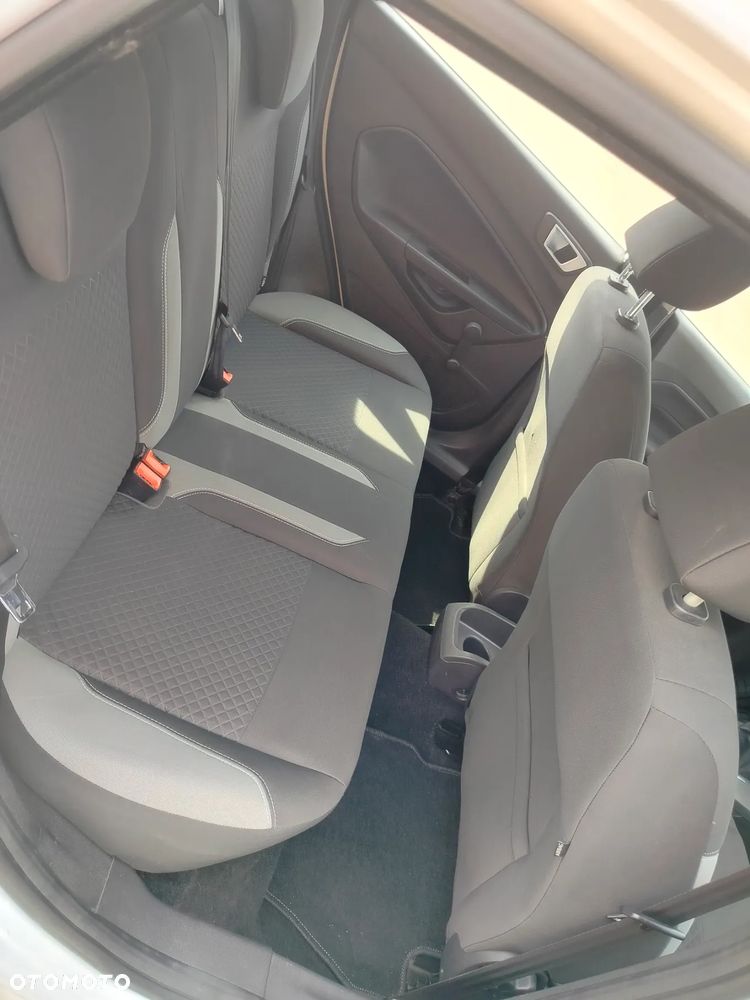 Ford Fiesta 1.5 TDCi Ambiente - 9