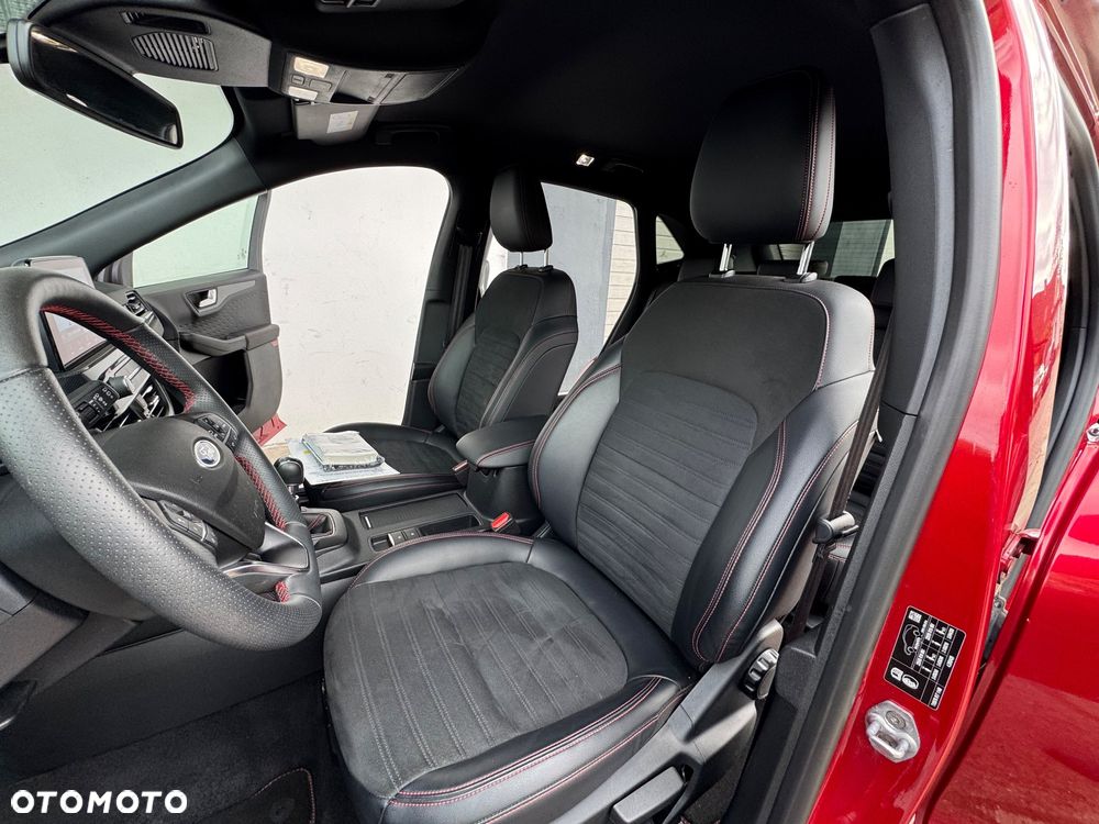 Ford Kuga 1.5 EcoBoost FWD ST-Line X - 17