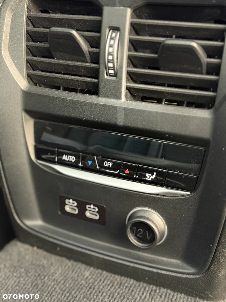 BMW Seria 3 330i Luxury Line sport - 22