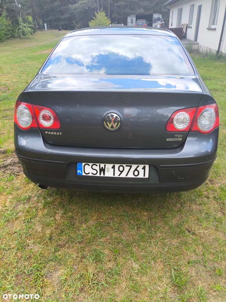 Volkswagen Passat 1.6 TDI DPF BlueMotion Technology Comfortline - 5