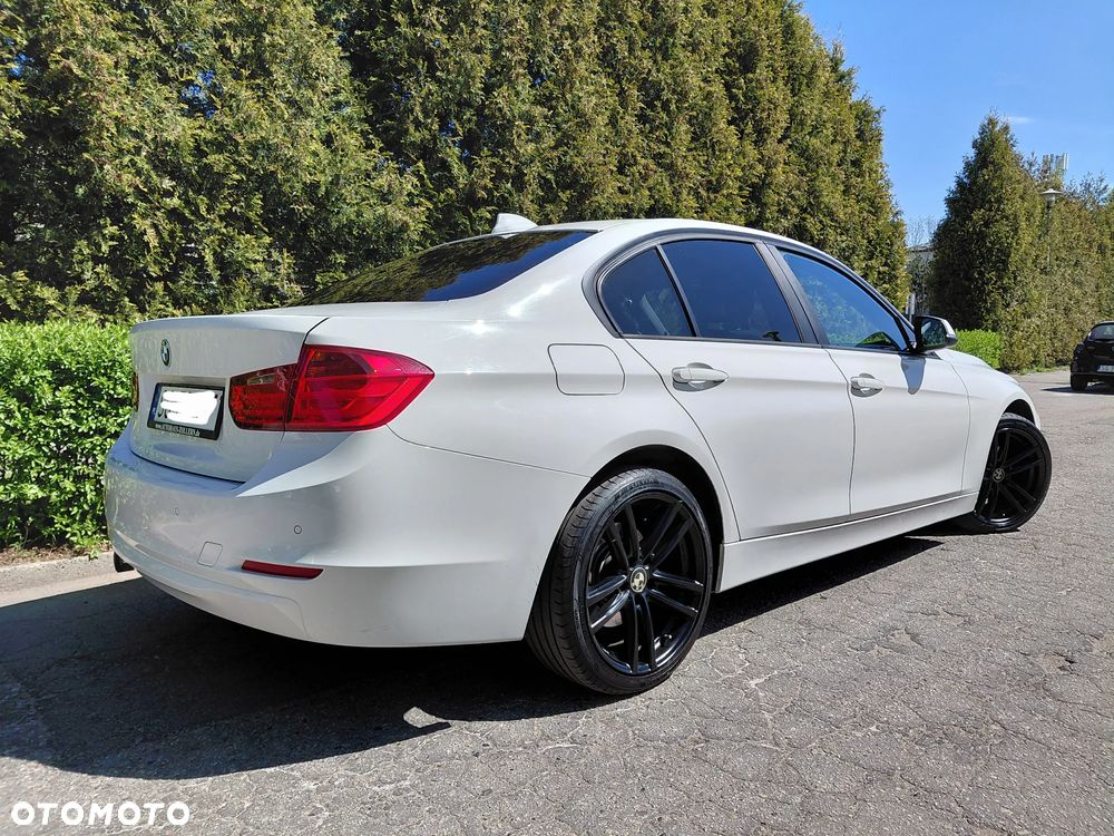BMW Seria 3 320i Sport Line - 39