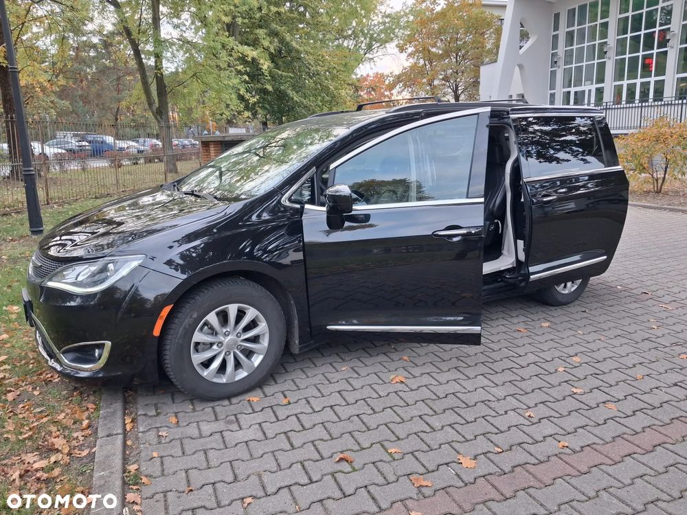 Chrysler Pacifica - 11