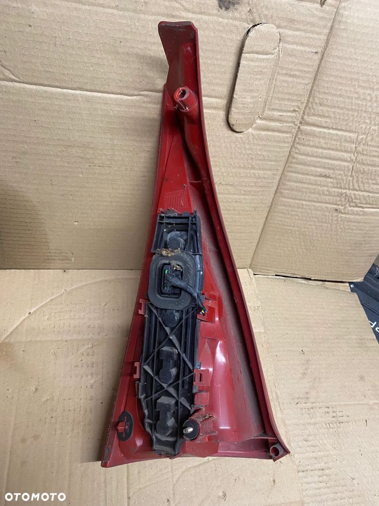 LAMPA TYLNA PRAWA CITROEN C3 I 2556 - 4