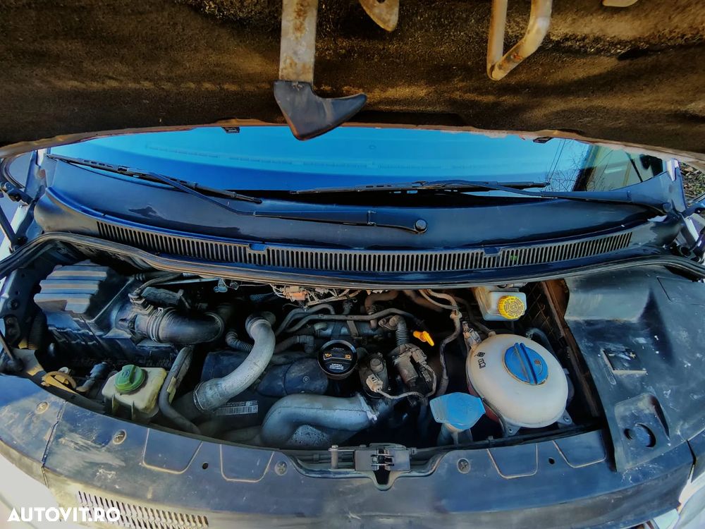 Volkswagen Caravelle - 9