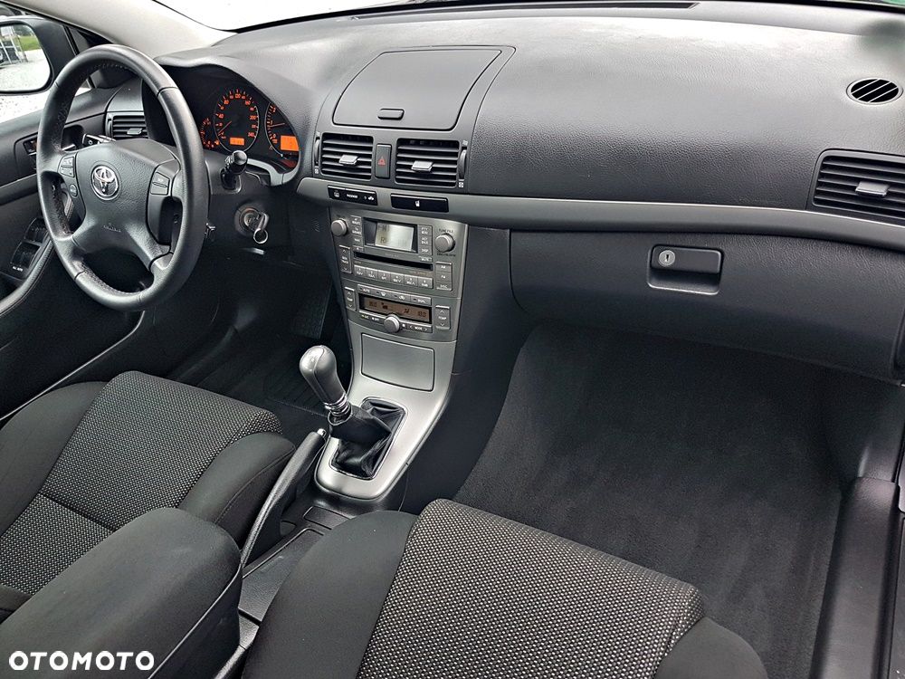 Toyota Avensis 2.0 VVT-i Executive - 24