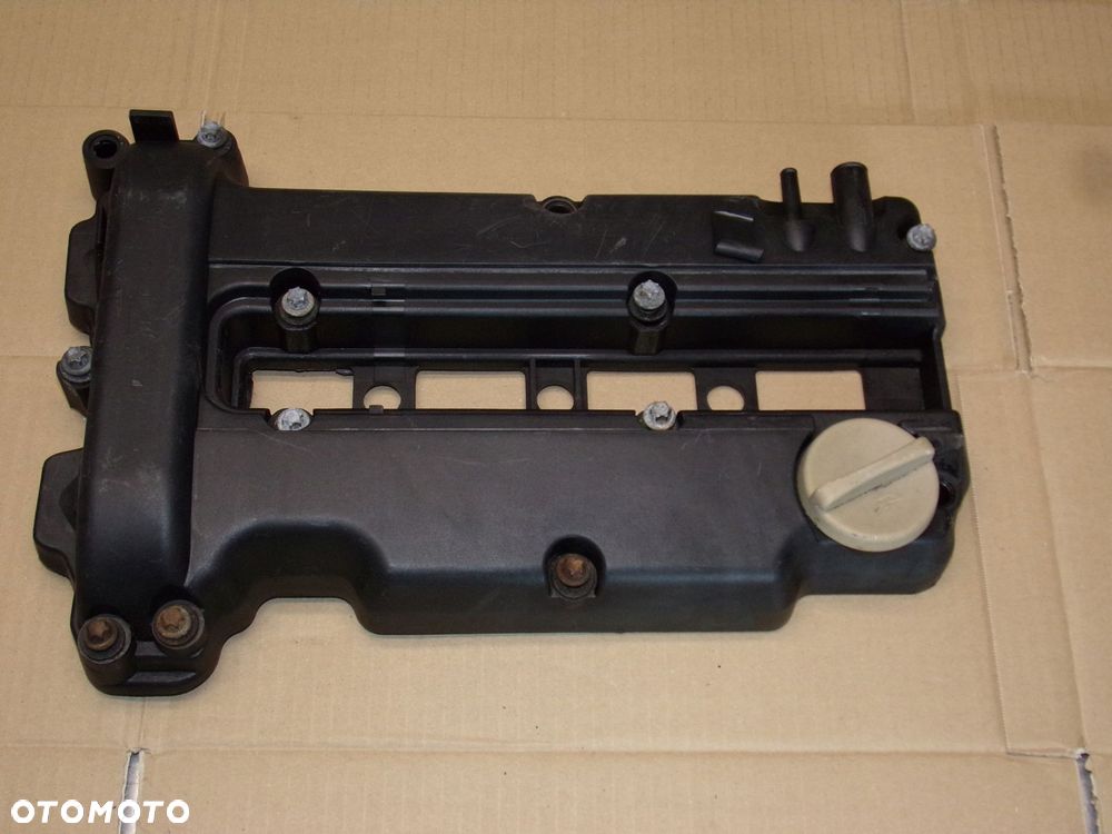 pokrywa zaworów opel corsa d 1.2 16v - 1