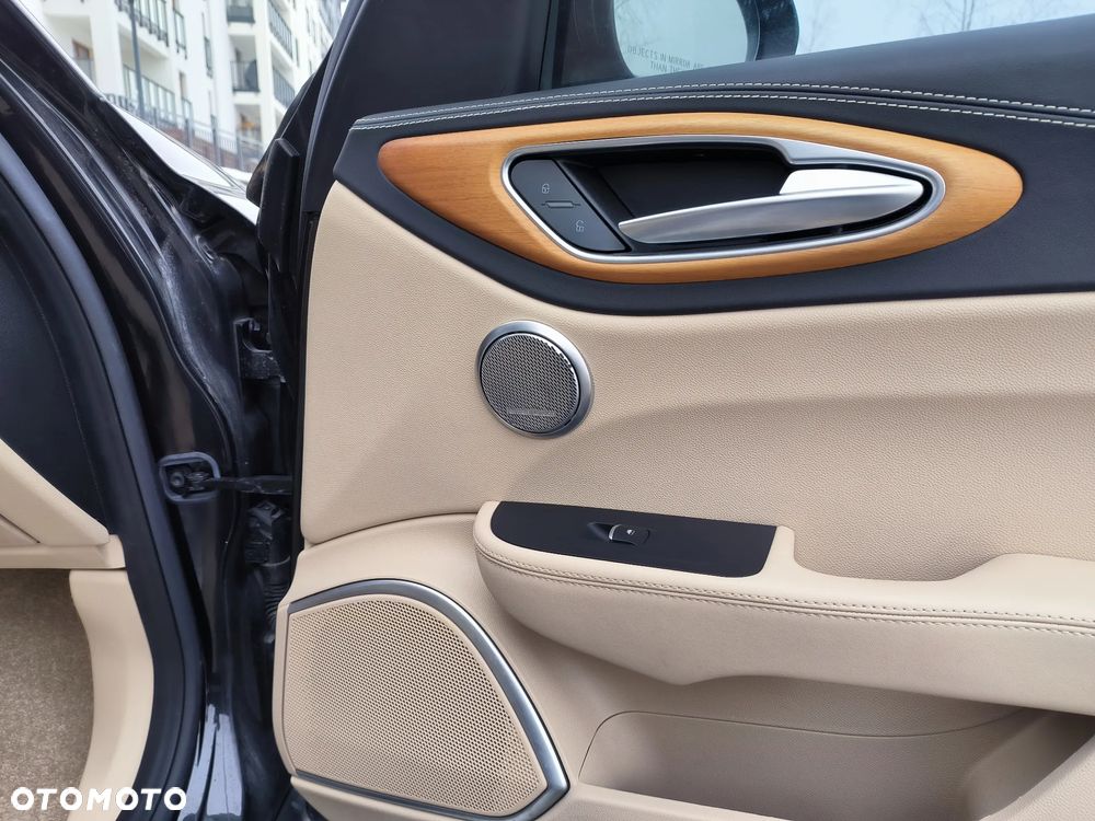 Alfa Romeo Giulia 2.0 Turbo 16V AT8 Veloce - 14