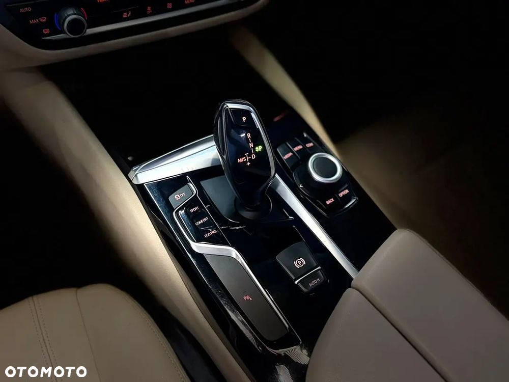 BMW Seria 5 520i M Sport Edition - 17