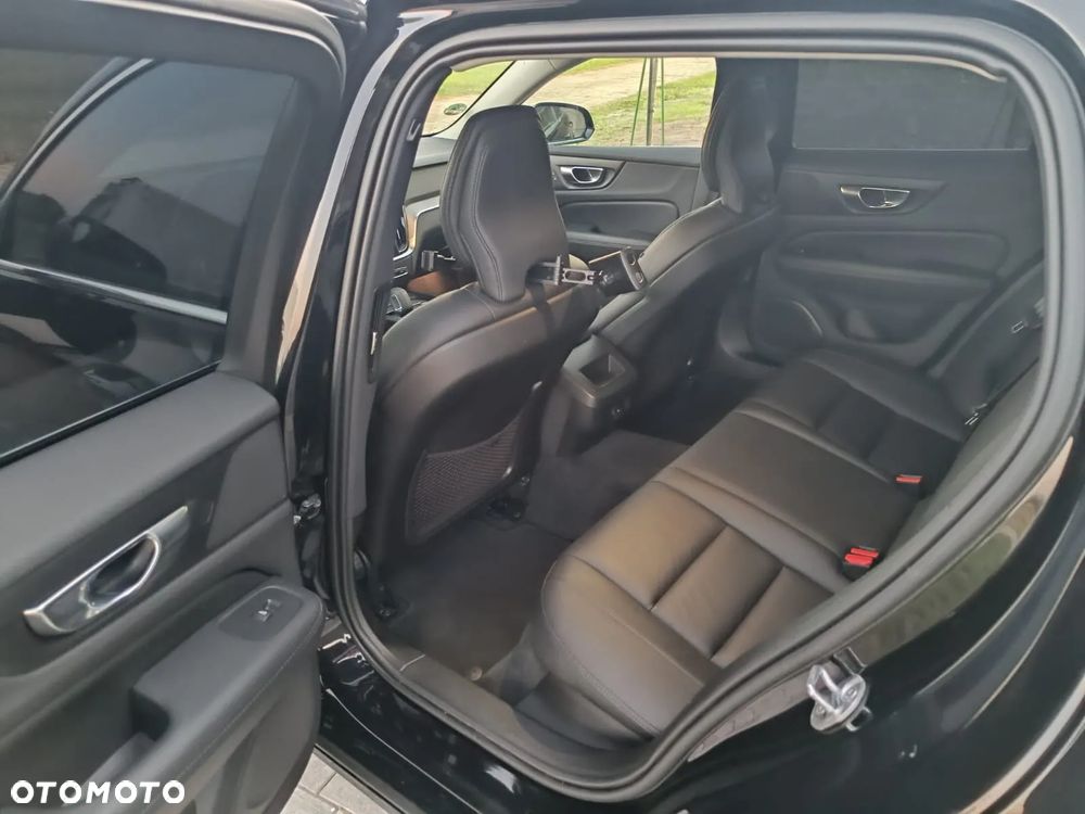 Volvo V60 B4 D Plus Dark - 29