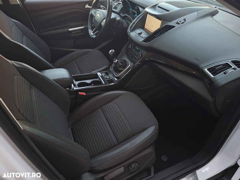 Ford Kuga - 12