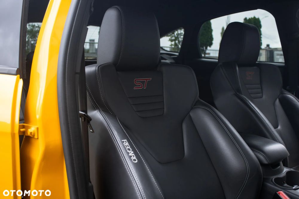 Ford Focus 2.0 EcoBoost ST mit Leder-Exclusiv-Paket - 37