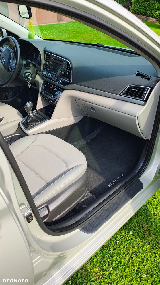 Hyundai Elantra 1.6 Comfort - 15