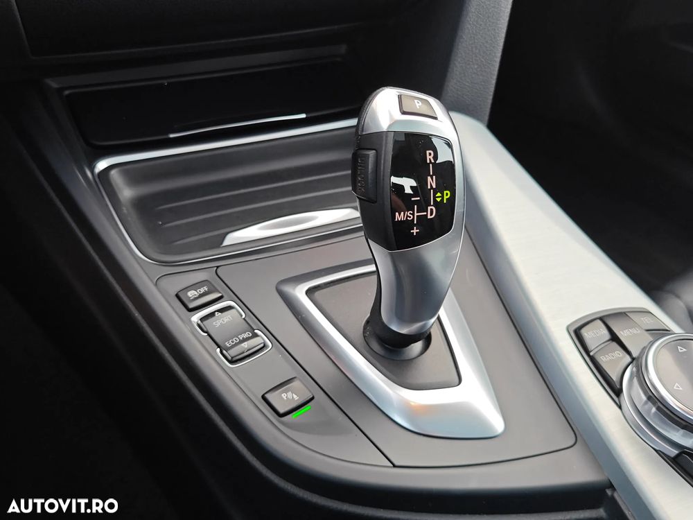 BMW Seria 3 320d Aut. - 23