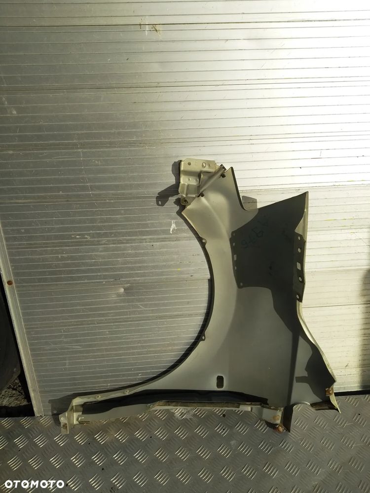 A976 NISSAN TIDA  BŁOTNIK PRZEDNI PRAWY - 3