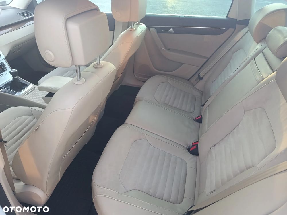 Volkswagen Passat 2.0 TDI DPF Highline - 5