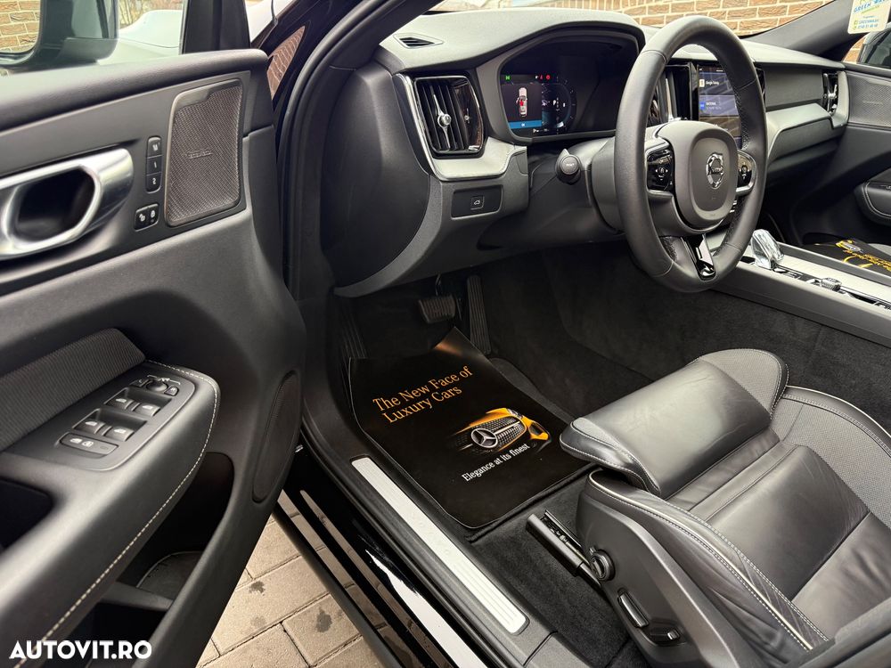 Volvo XC 60 B4 MHEV AT AWD Ultimate Dark - 16