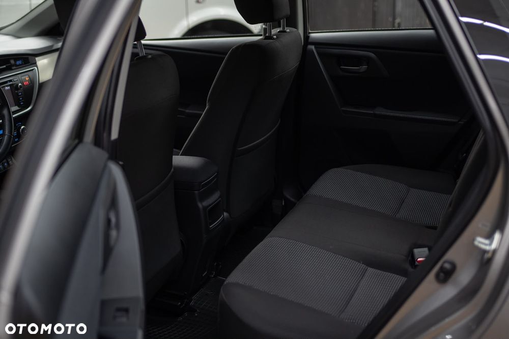 Toyota Auris 1.6 Premium + - 25