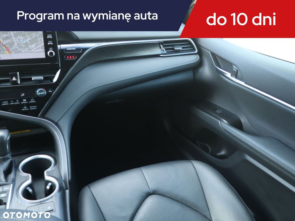 Toyota Camry - 10