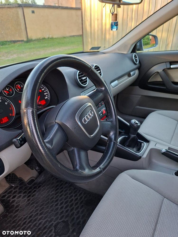Audi A3 3-drzwiowe 1.6 Ambition - 11