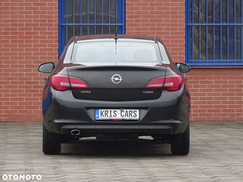 Opel Astra 1.4 T Executive - 11