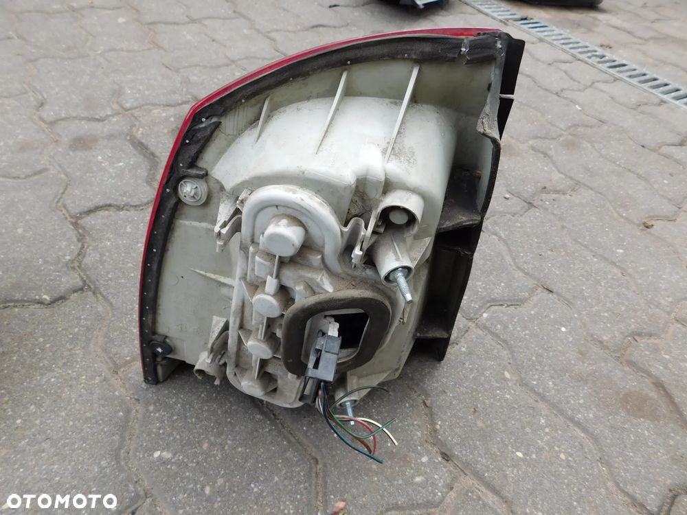 lampa lewa prawa tył OPEL ASTRA II sedan coupe cabrio CIEMNA - 13
